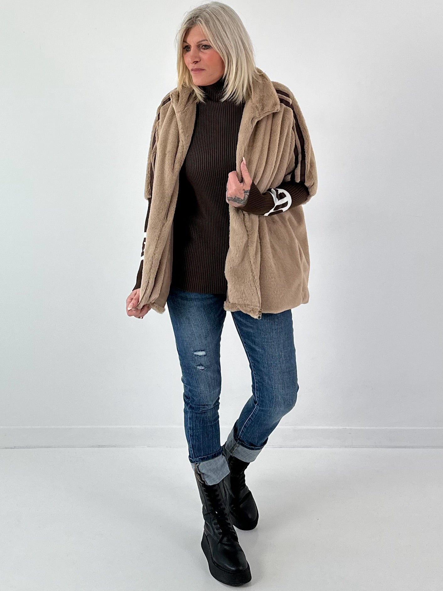 Bontjas met gebreide mouwen, model "Fluffline" - taupe