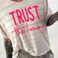 T-Shirt Trust the Timing - ecru-rosa