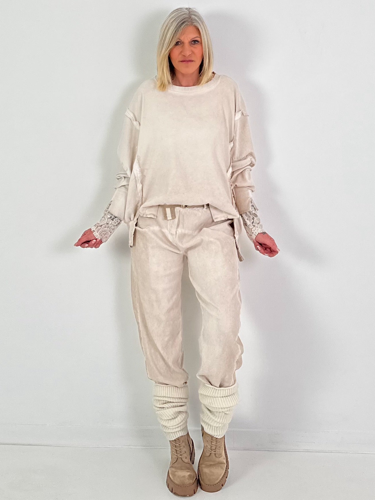 Sweater mit Linksnähten- beige