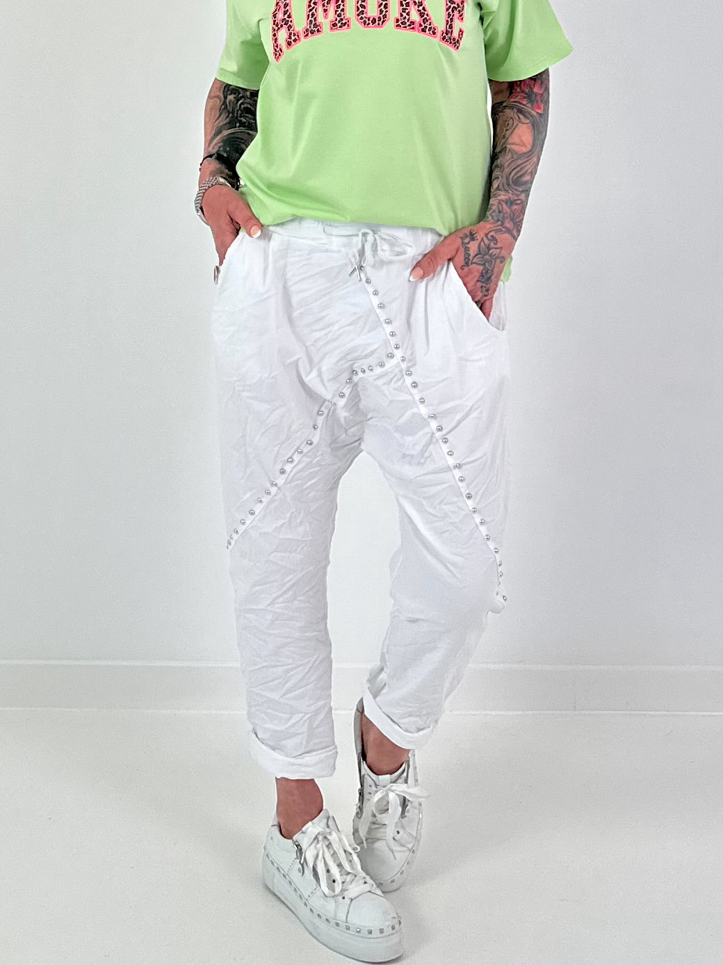 Baggy mit Nieten-Details - weiss