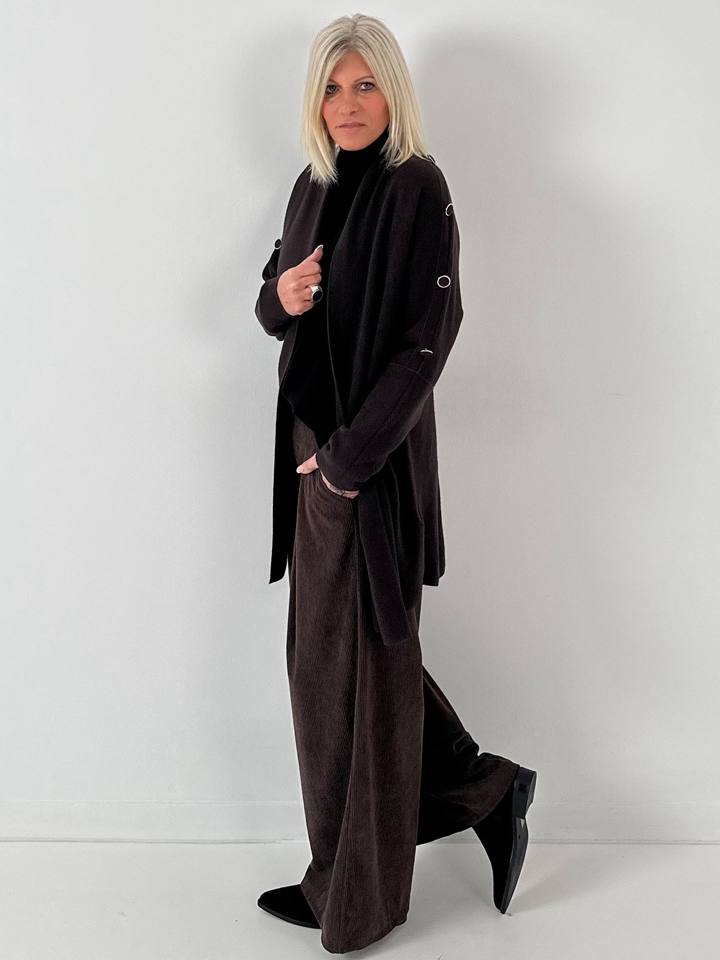 Strickmantel Modell "Button" - schoko