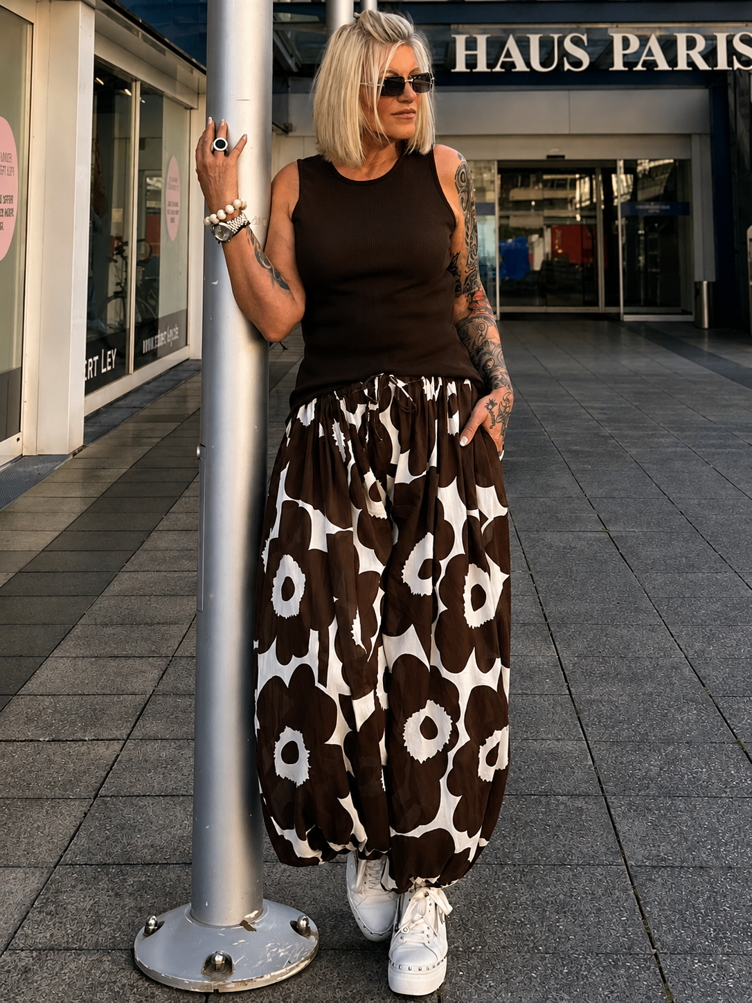 Leichte Pumphose mit floralem Print  - mokka - weiss
