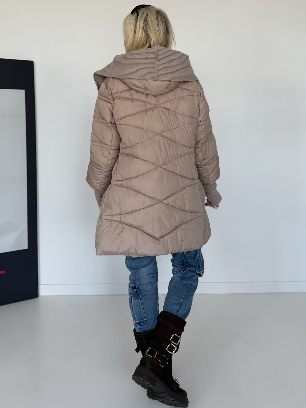 Winterjacke 2 Looks mit Stulpenärmeln und abnehmbarem Strickeinsatz - beige