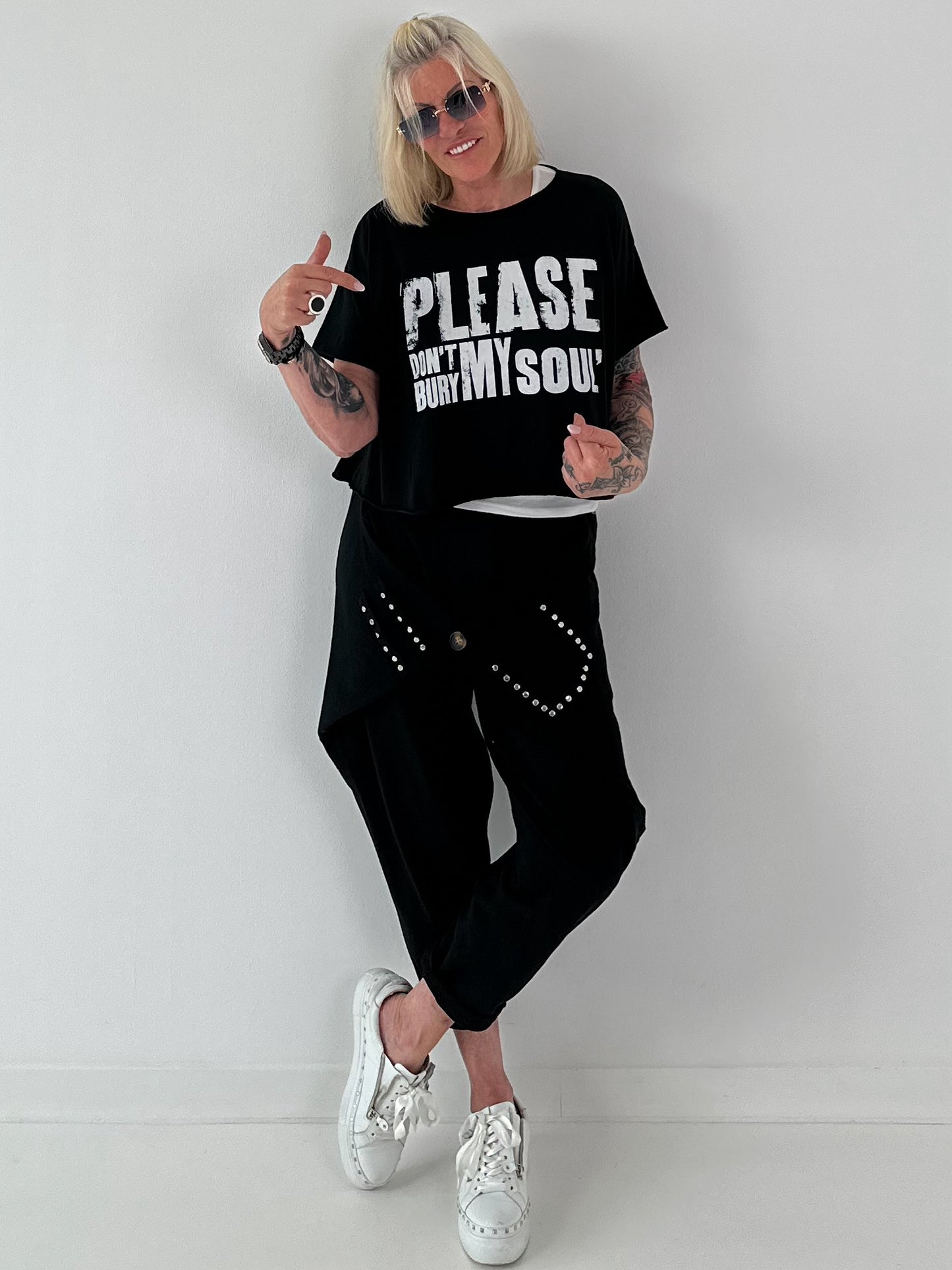 Kurzes Kastiges Shirt mit Print - schwarz