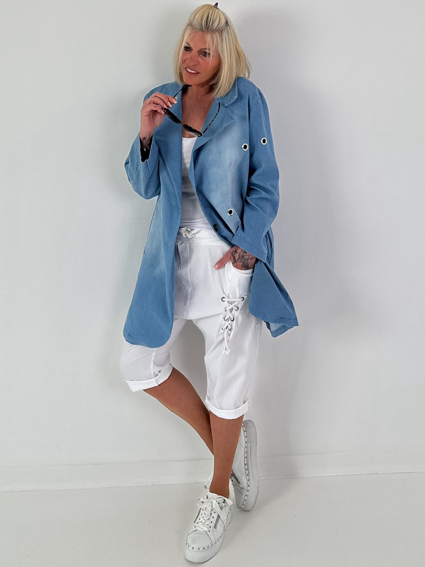 Oversized short coat with eyelets - light blue