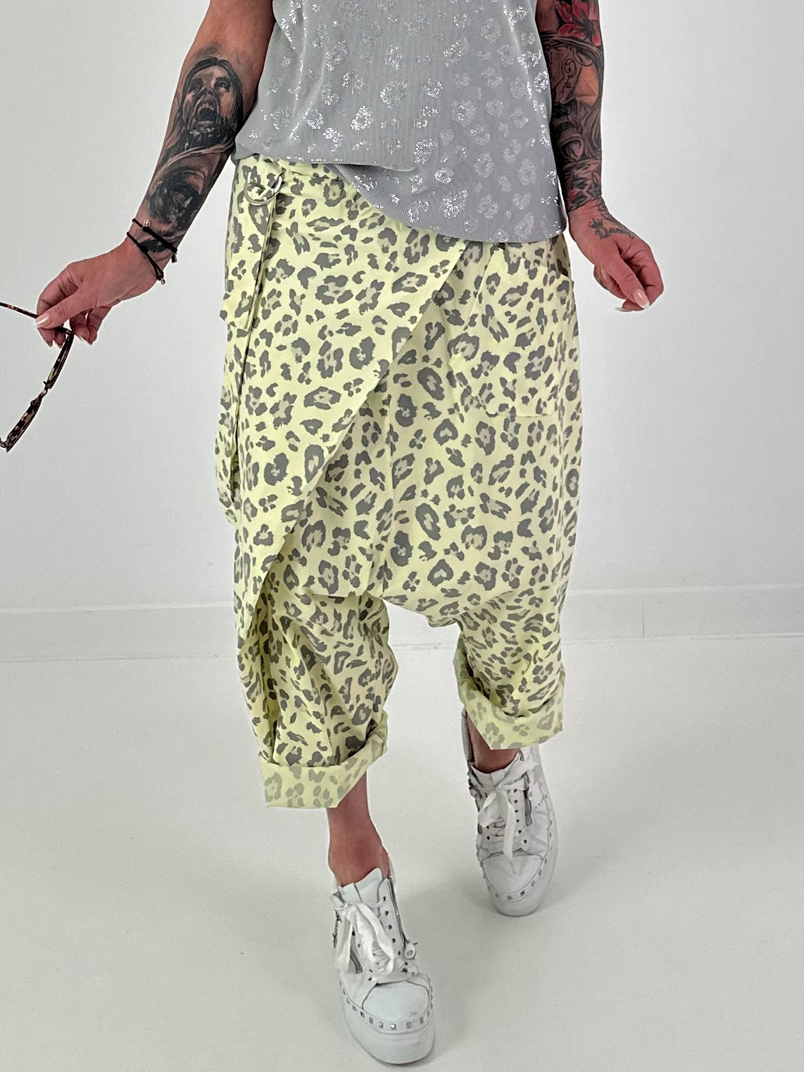 Baggy Hose mit Überwurf Leo - gelb