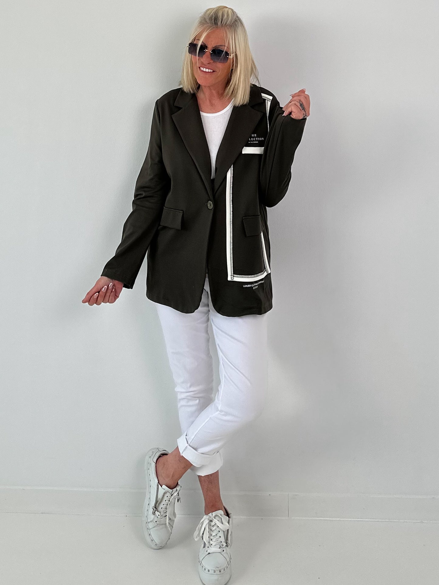 Blazer mit Statement Patch - oliv