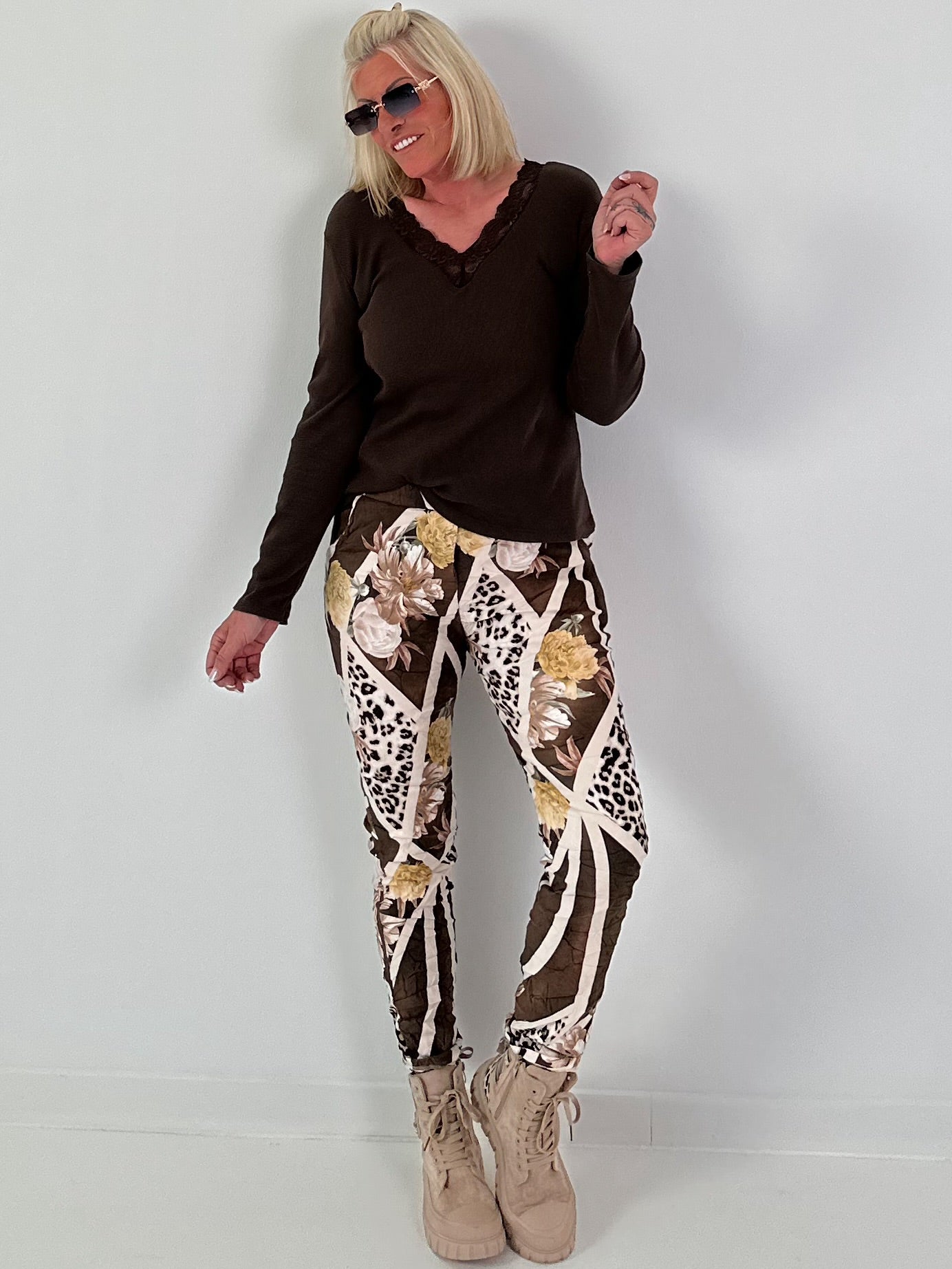 Hose in Wildleder-Optik mit Print Mix - leo - mokka