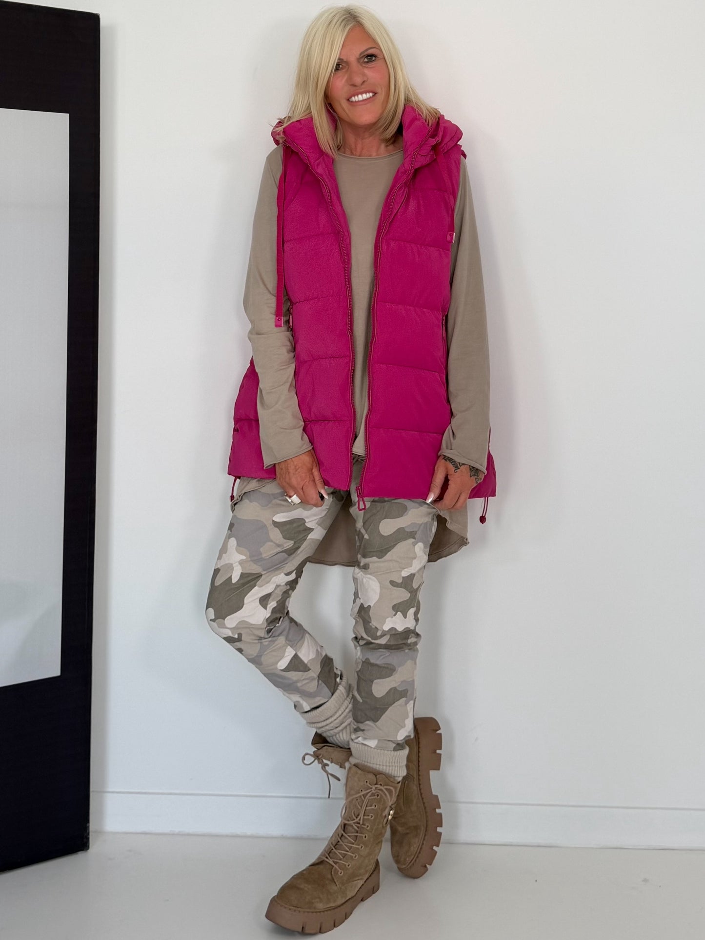 Weste mit schimmerndem Finish und Kapuze - pink