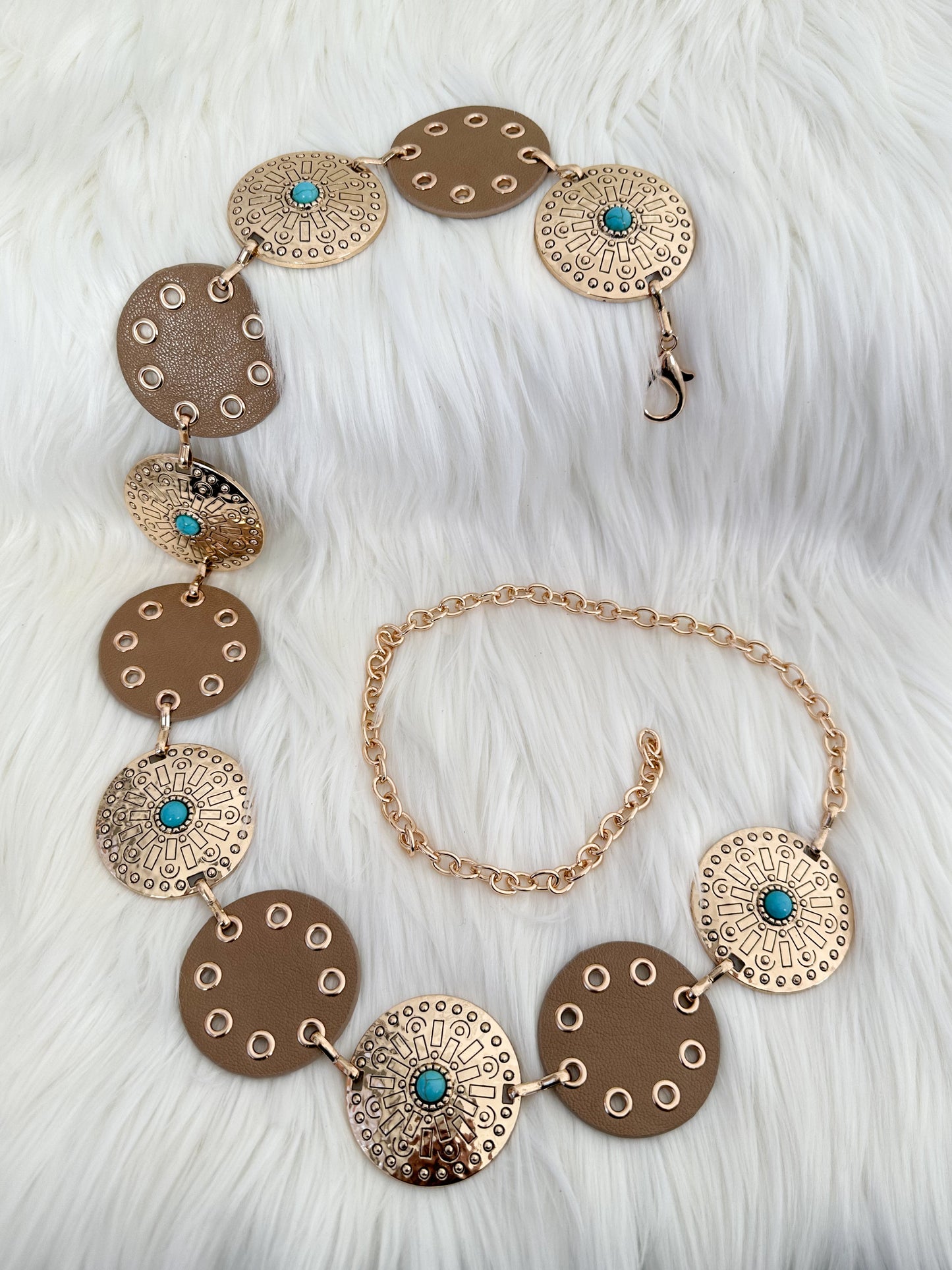 Chain belt with ornamental details - gold-beige