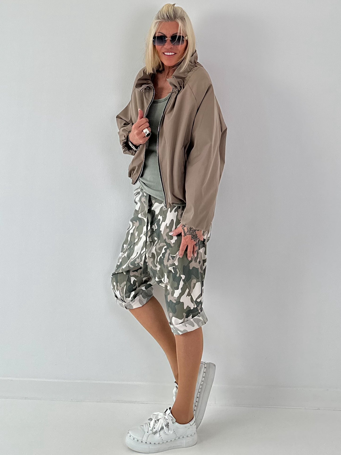 Balloon jacket with sophisticated collar - taupe