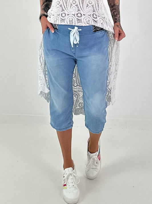 Short jeans with statement waistband - light blue