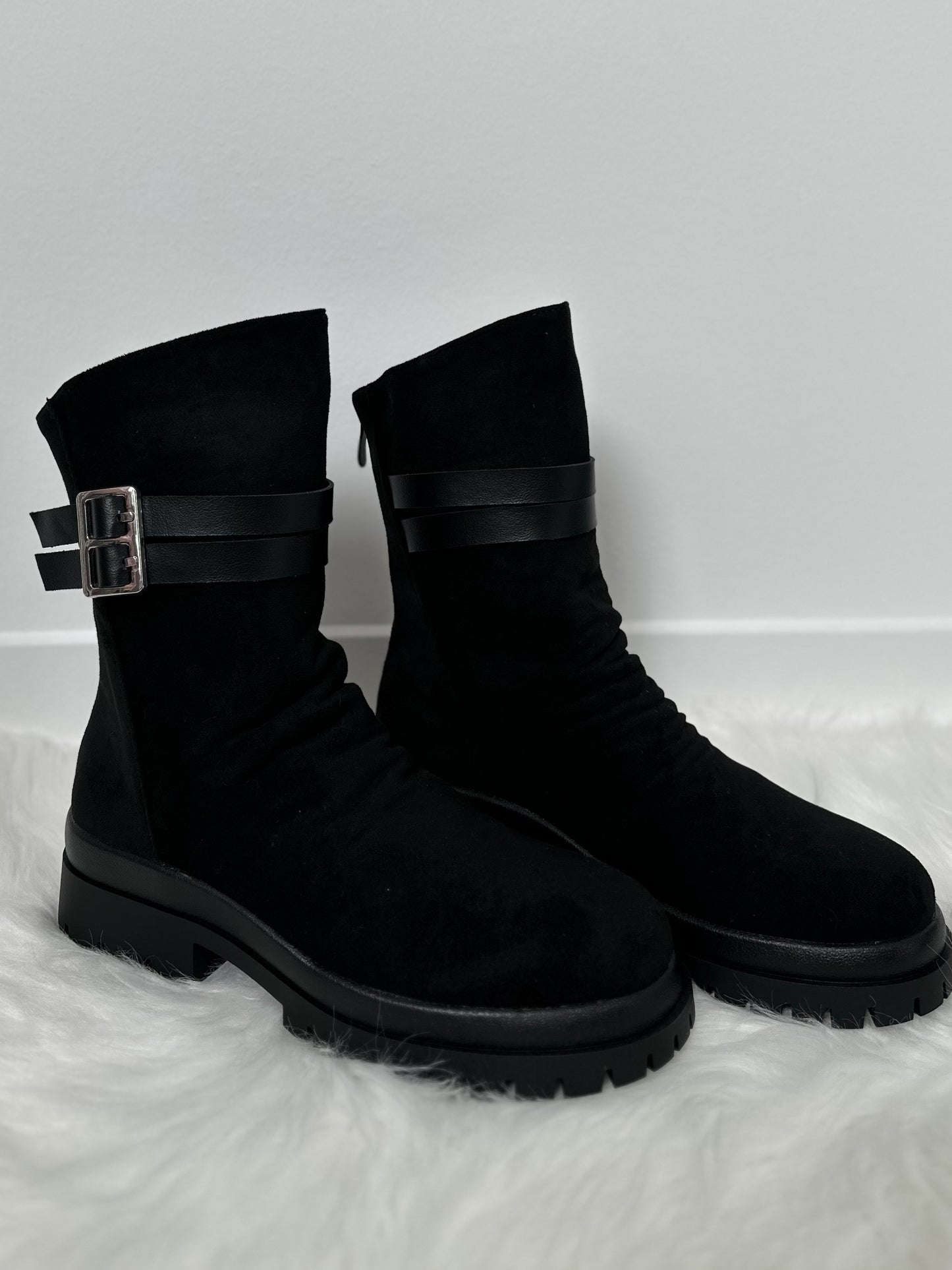Bootie model "Buckle" - black