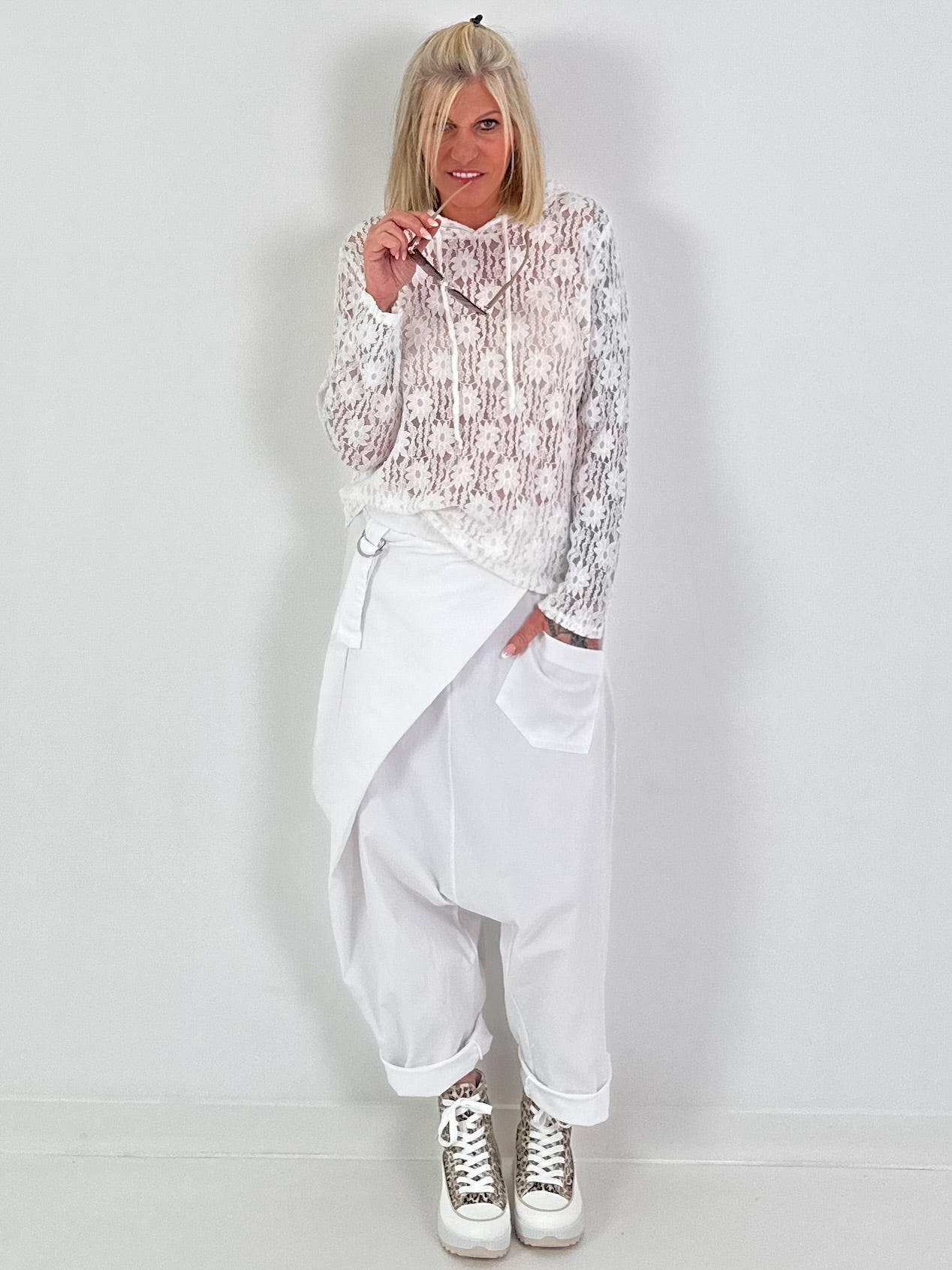 Leichter Hoodie aus Spitze - weiss