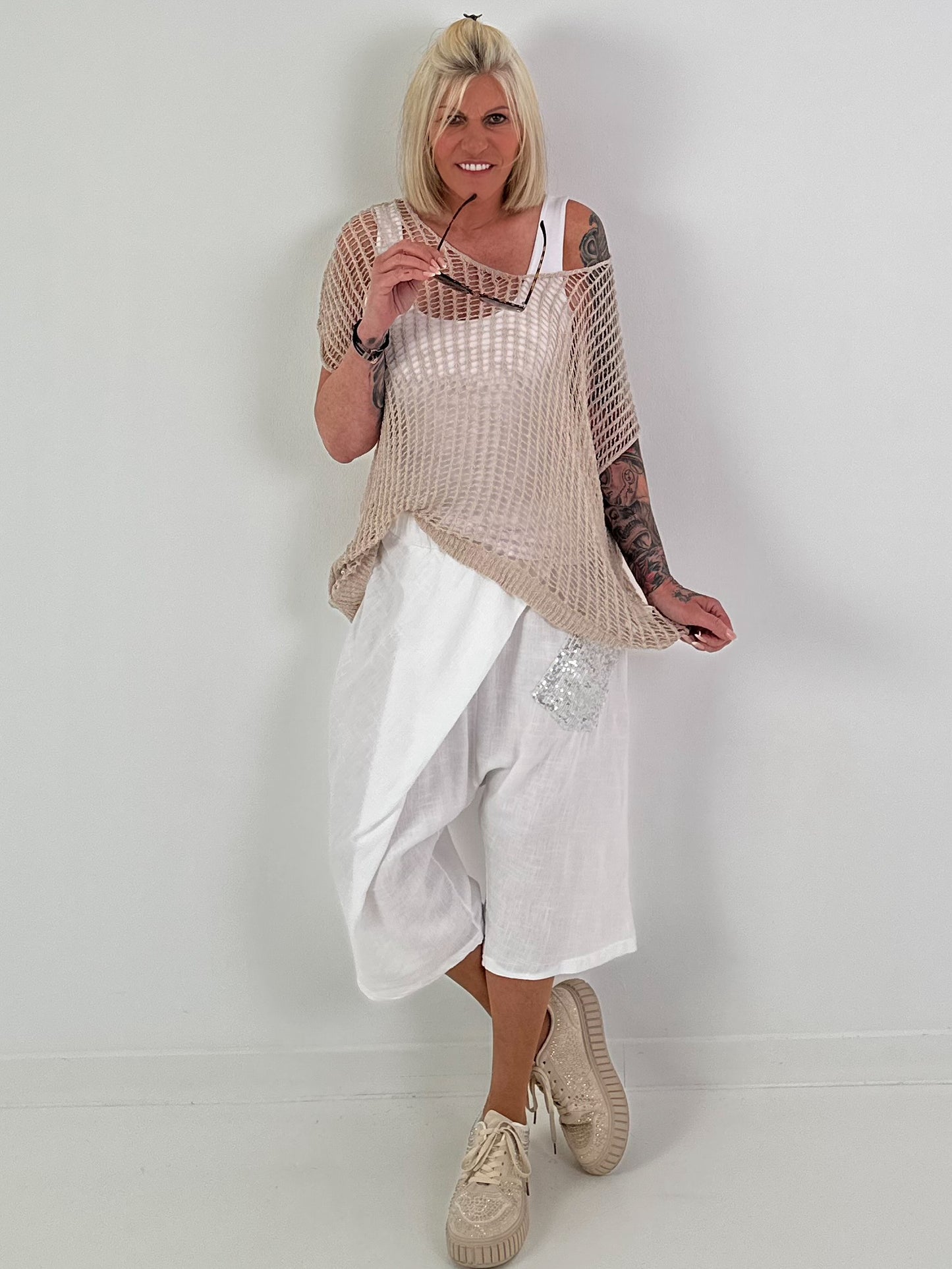 Kurze Leinen Baggy mit Überwurf und Paillettendetails - weiss