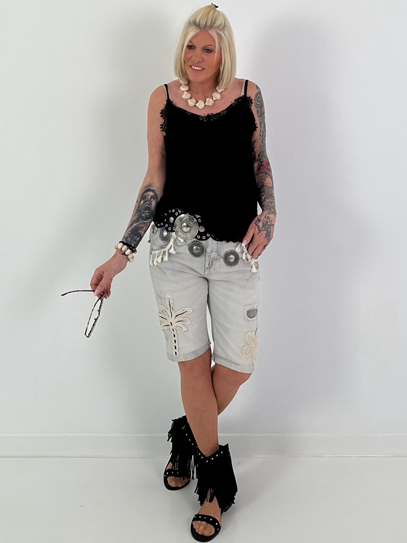 Top mit Spitzen- und Häkeldetails - schwarz