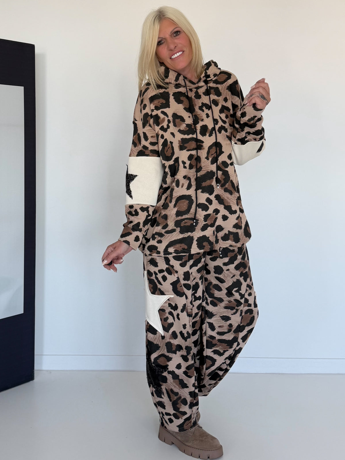 Zweiteiler mit Leo-Print und Stern-Patches - mehrfarbig