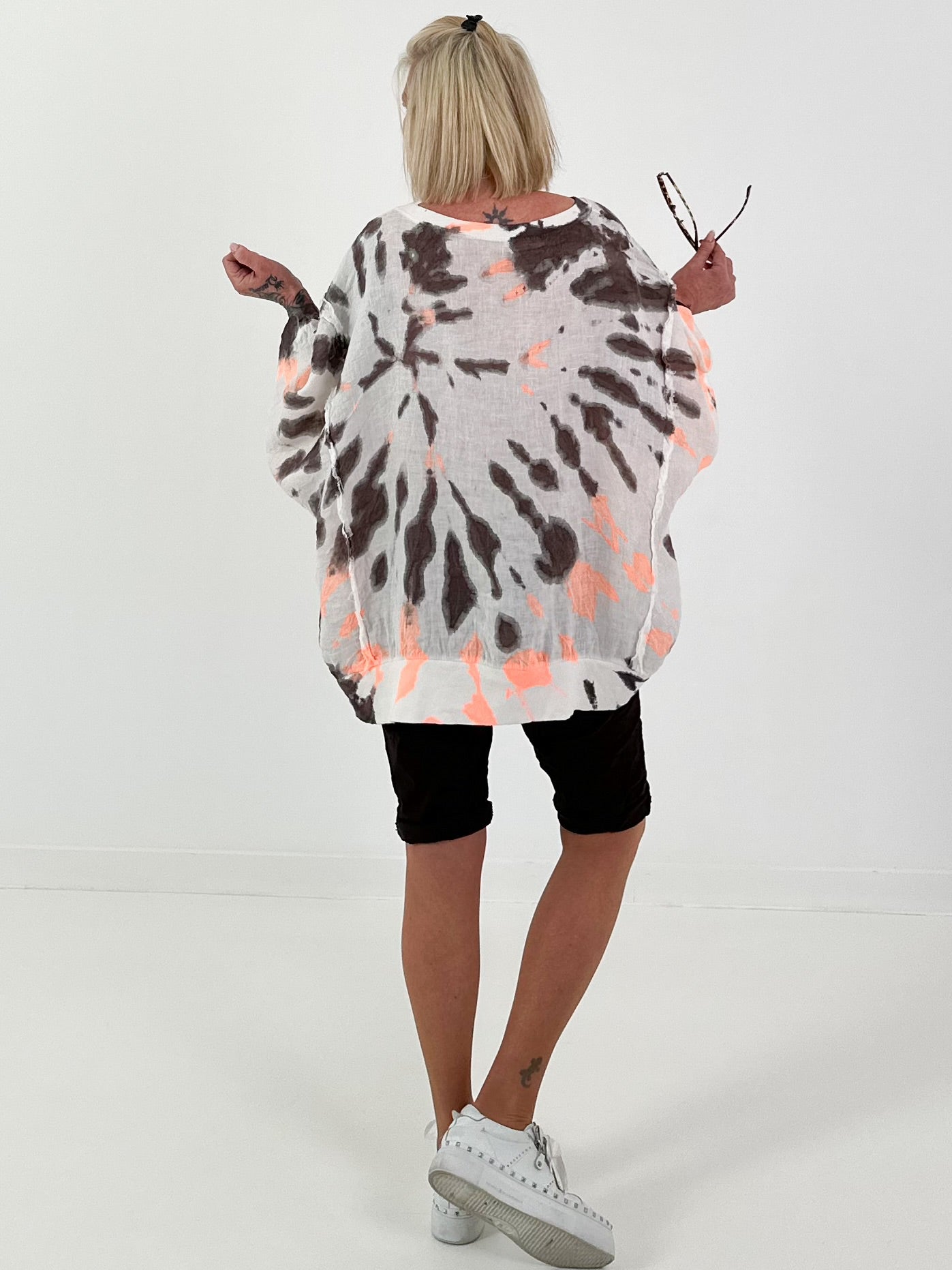 Oversized Batik Leinen Shirt - weiss-neonorange-dunkelbraun