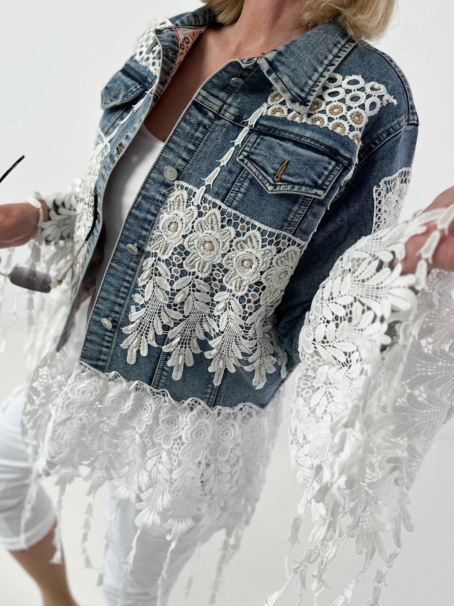 Boho Jeansjacke mit besonderen  Details - denim-weiss