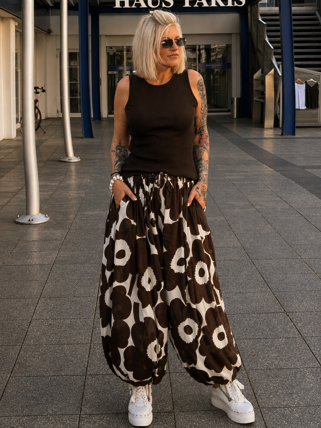 Leichte Pumphose mit floralem Print  - mokka - weiss