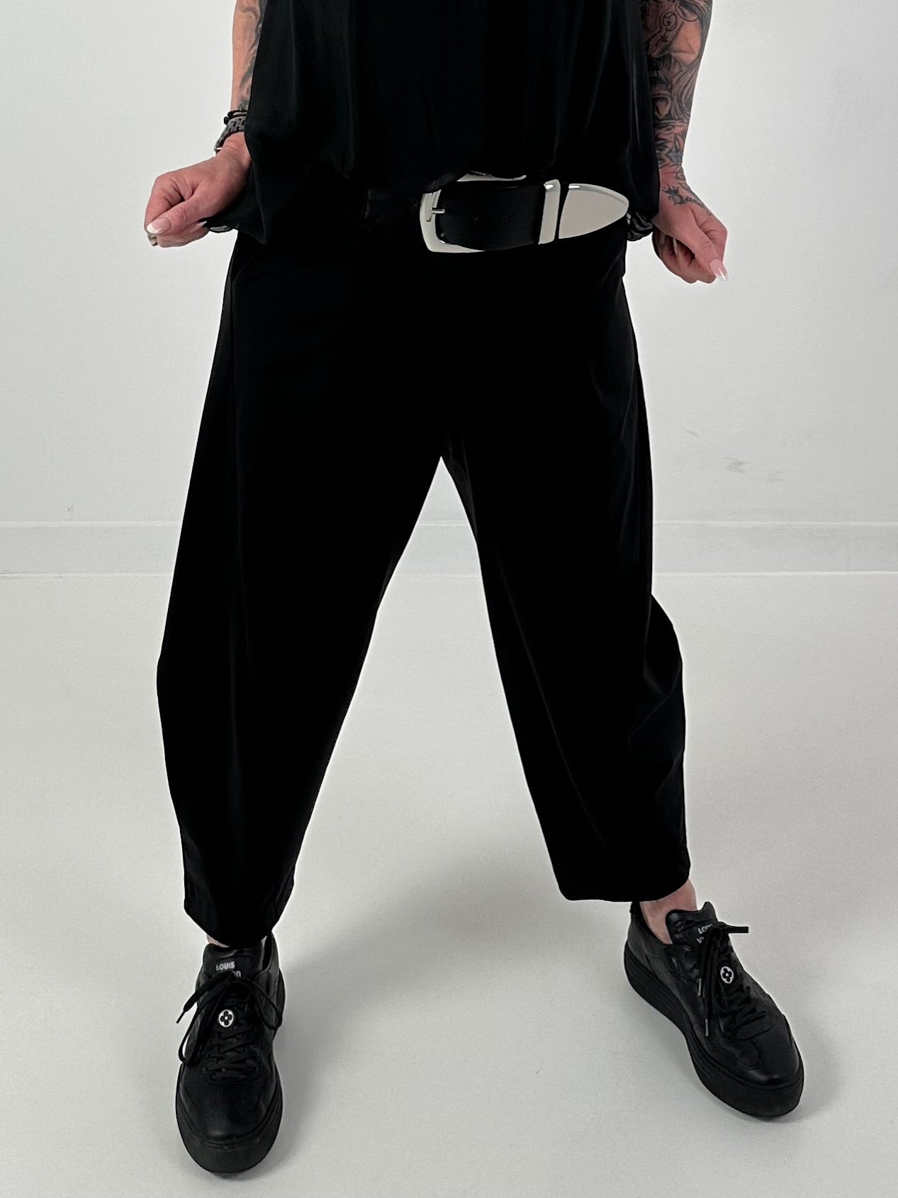 Ballonhose mit asymmetrischer Naht - schwarz