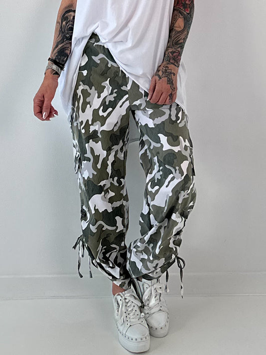 Cargo camouflage Hose mit Raffung am Bein - khaki- weiss
