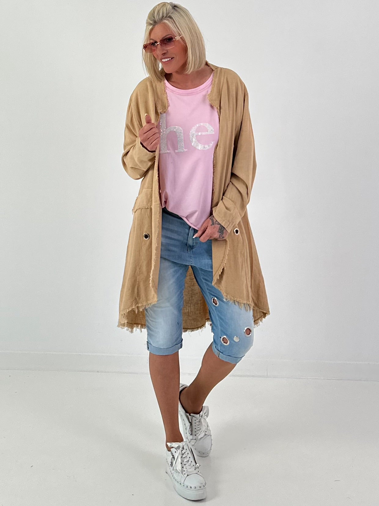 Linen short coat with eyelets - camel