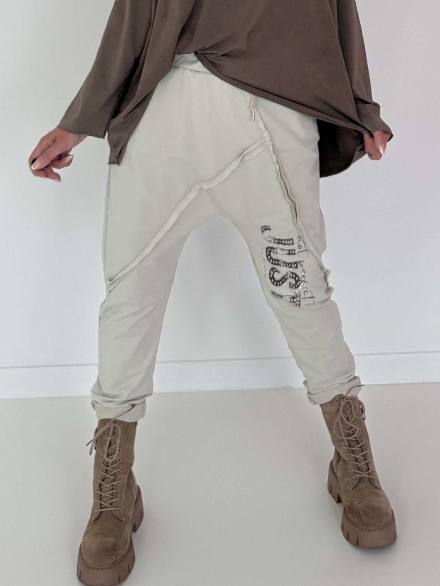 Sweat Baggy mit Strassapplikation - beige