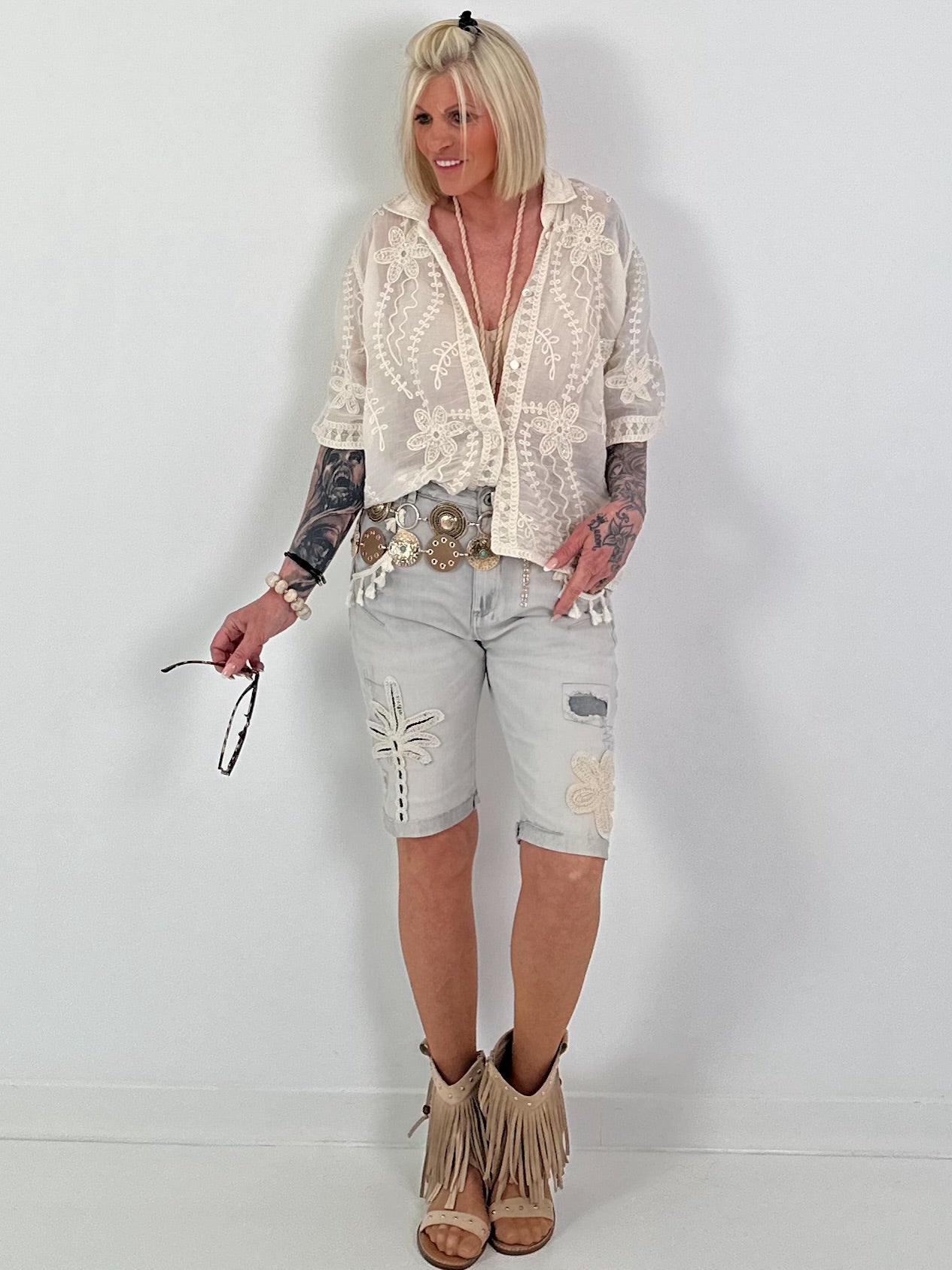 Boho blouse with short sleeves and crochet appliqués - beige