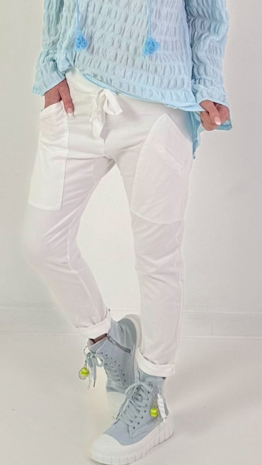 Sweatpants with large patch pockets - white