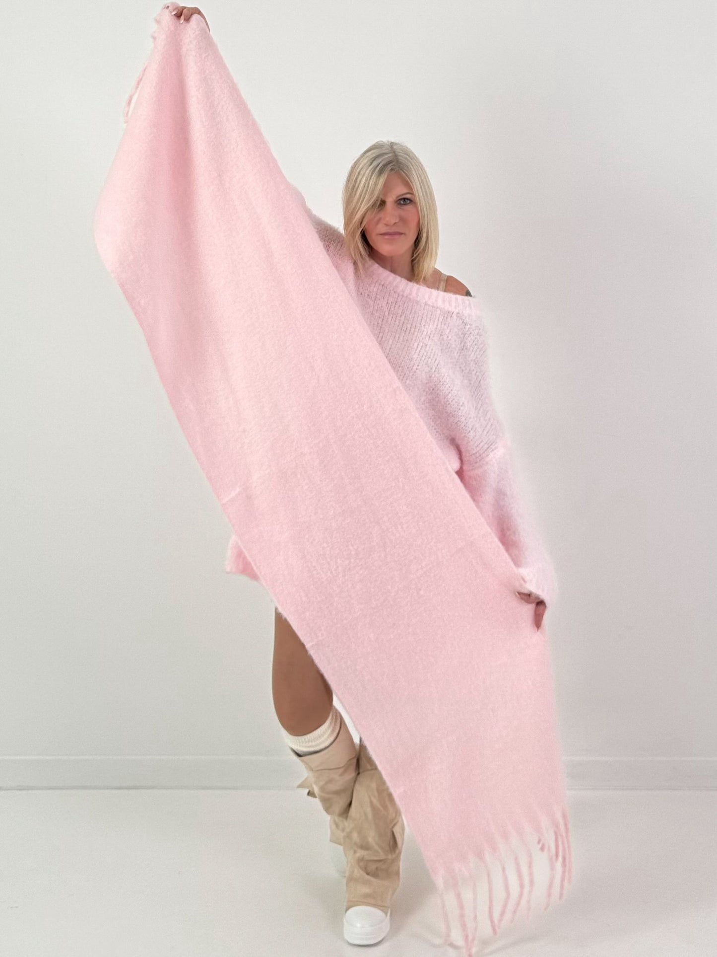 Sjaal met franjes model "Fleur de Charme" - babyroze