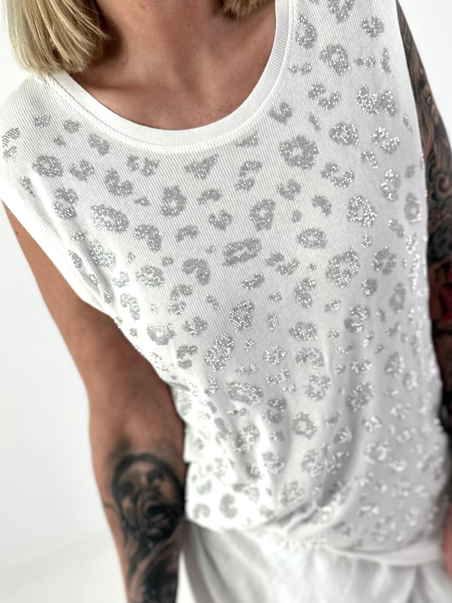 Ripp Top mit Glitzer Leo - weiss