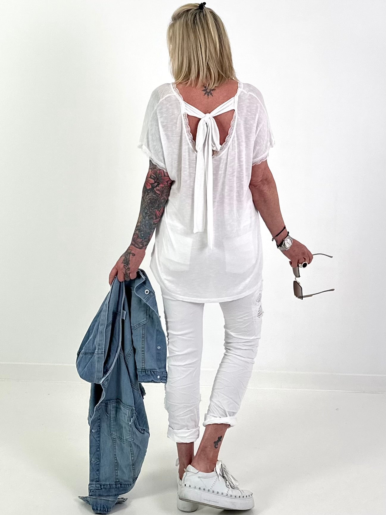 T-Shirt mit Rückenschleife - weiss