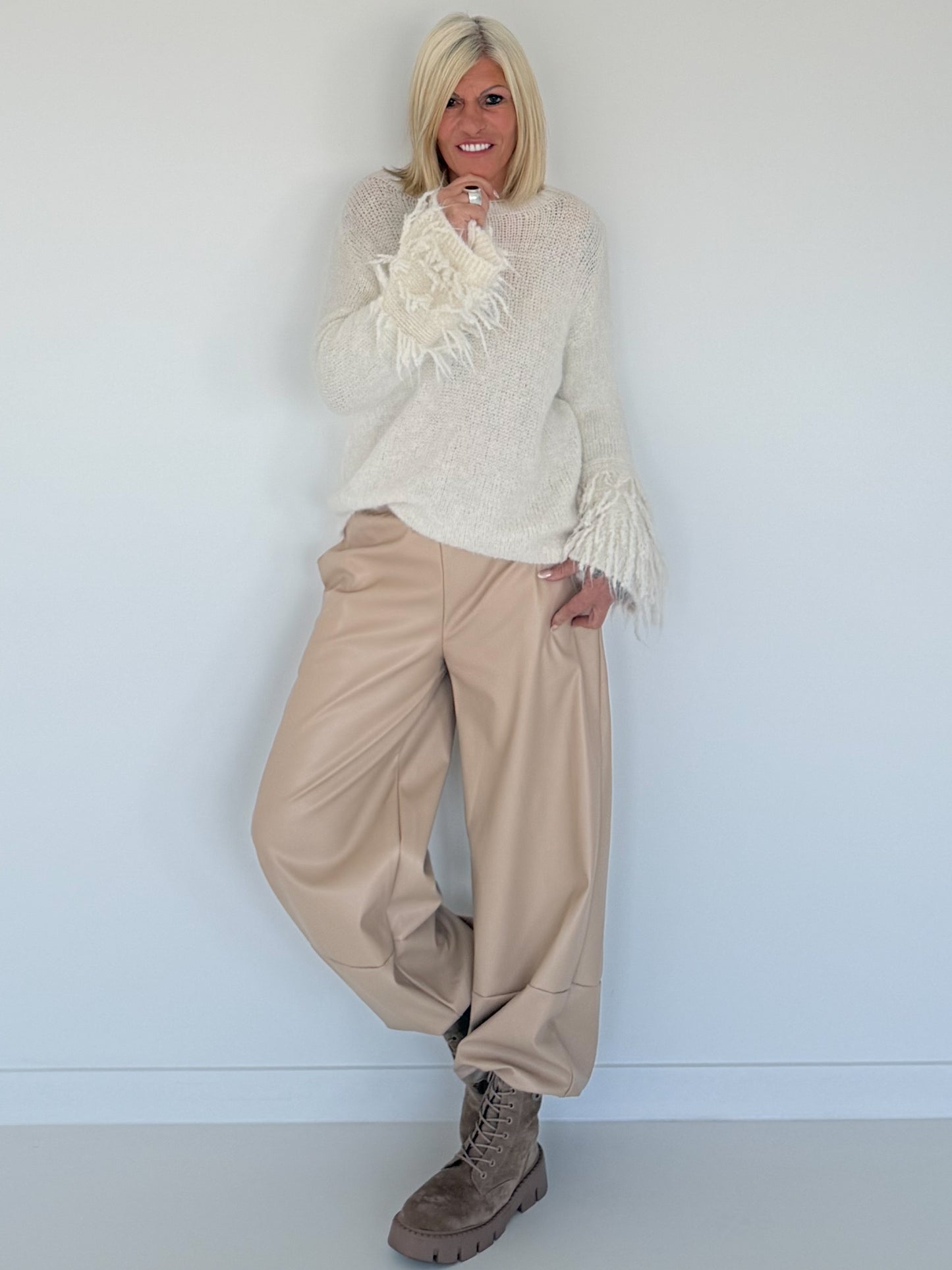 Kuschliger Pullover mit Fransen-Details - creme