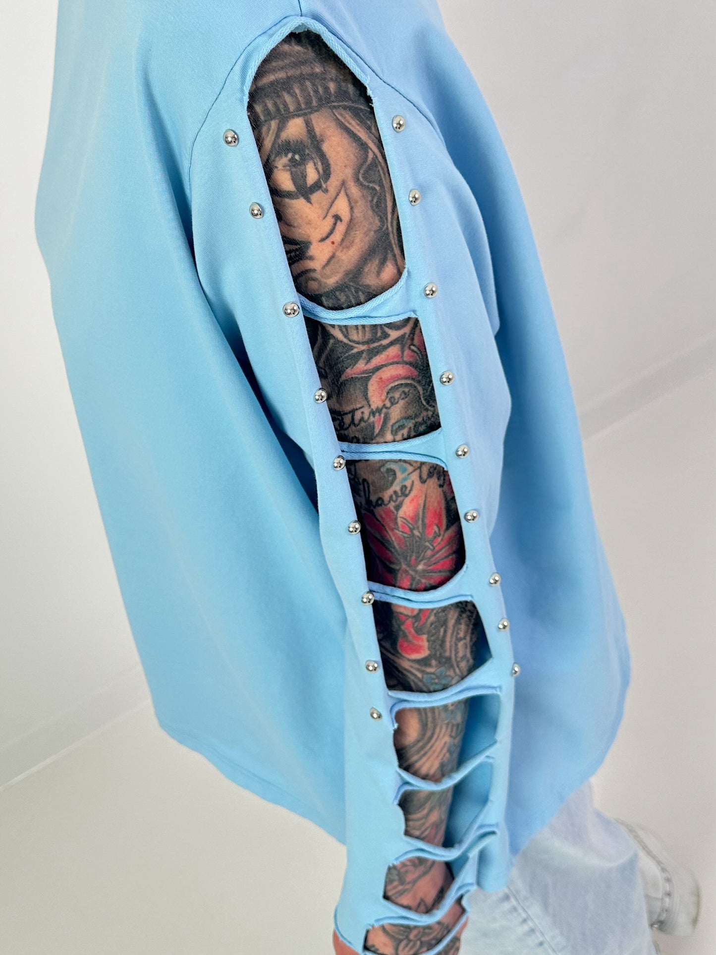 Shirt mit Nieten - hellblau