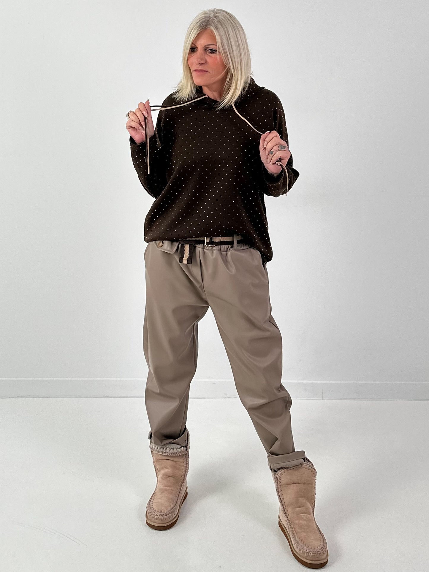 Hoodie model "Cosmo Glow" - mocha