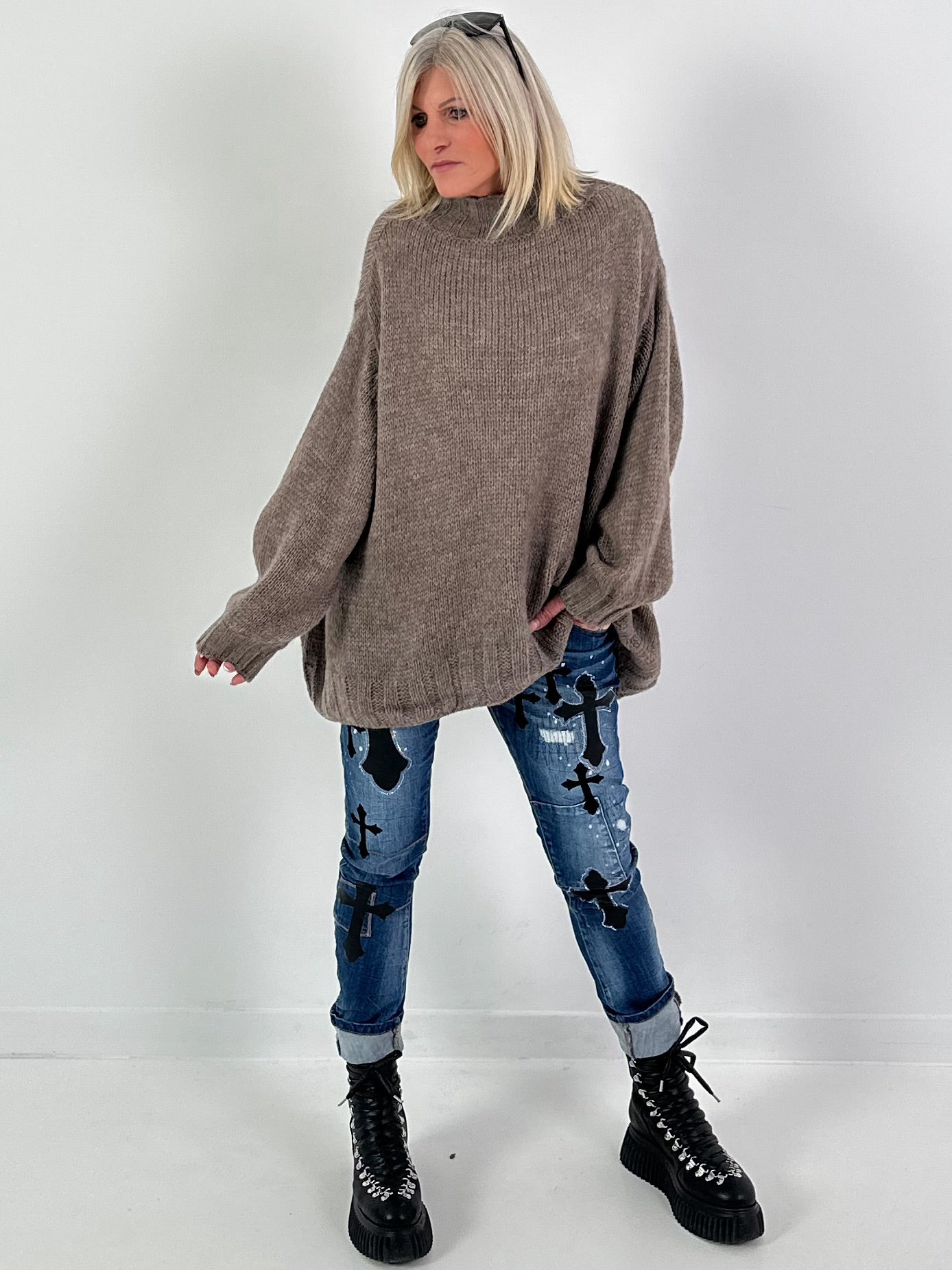 Oversized sweater model "Snuggle Arctic" - taupe