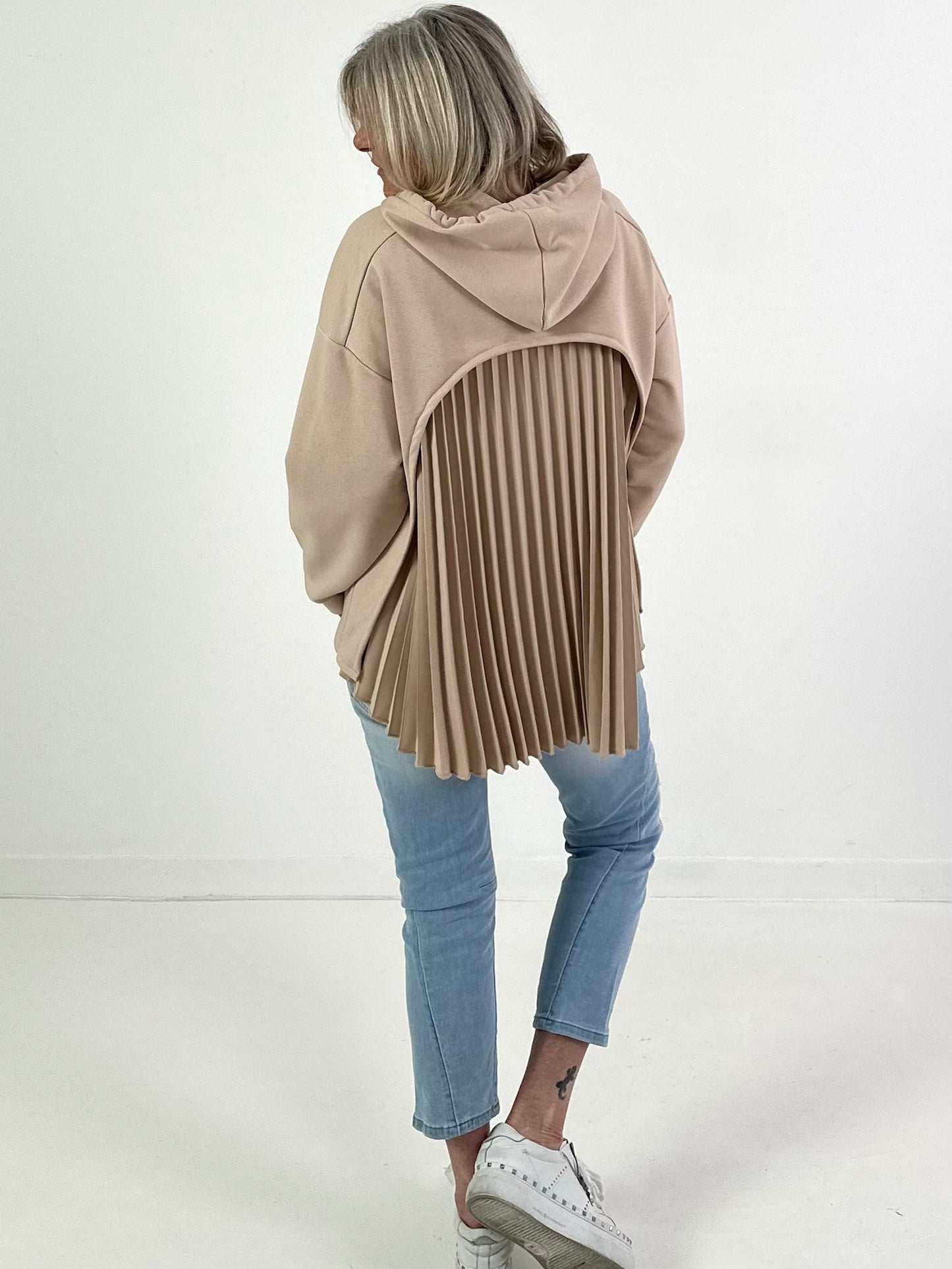 Hoodie mit Plissee-Einsatz Modell "Pleat Motion" - beige