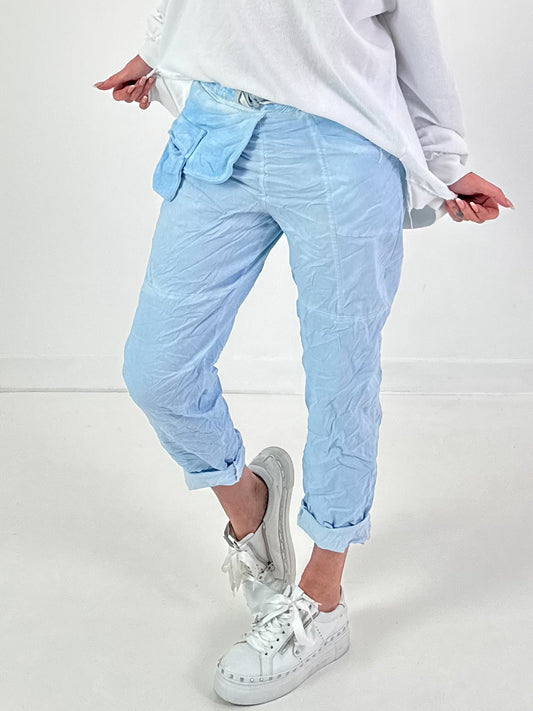 Hose Modell "Sleek Comfort" - hellblau