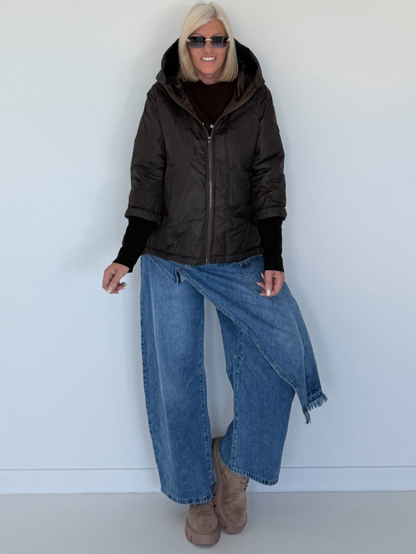 Jacke mit Strickarm und Kapuze - mokka