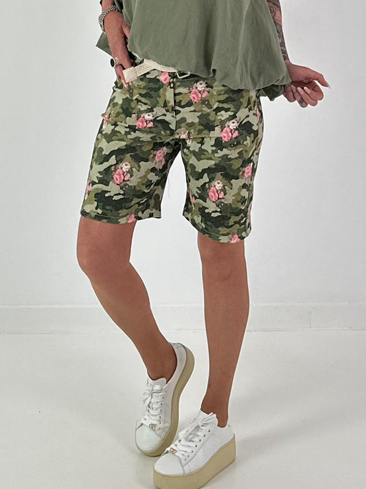 Shorts camouflage with floral details - khaki-multicoloured
