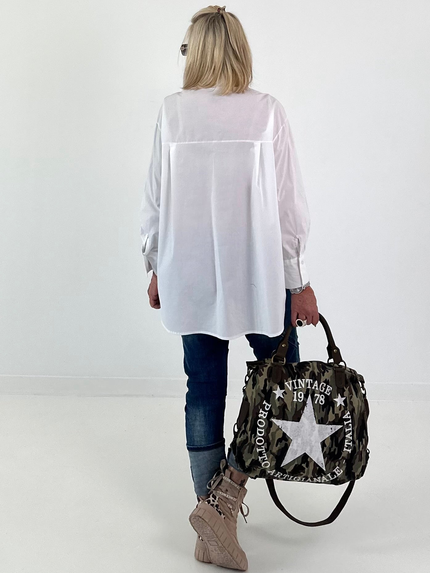 Bluse mit 3D-Blüten - weiss