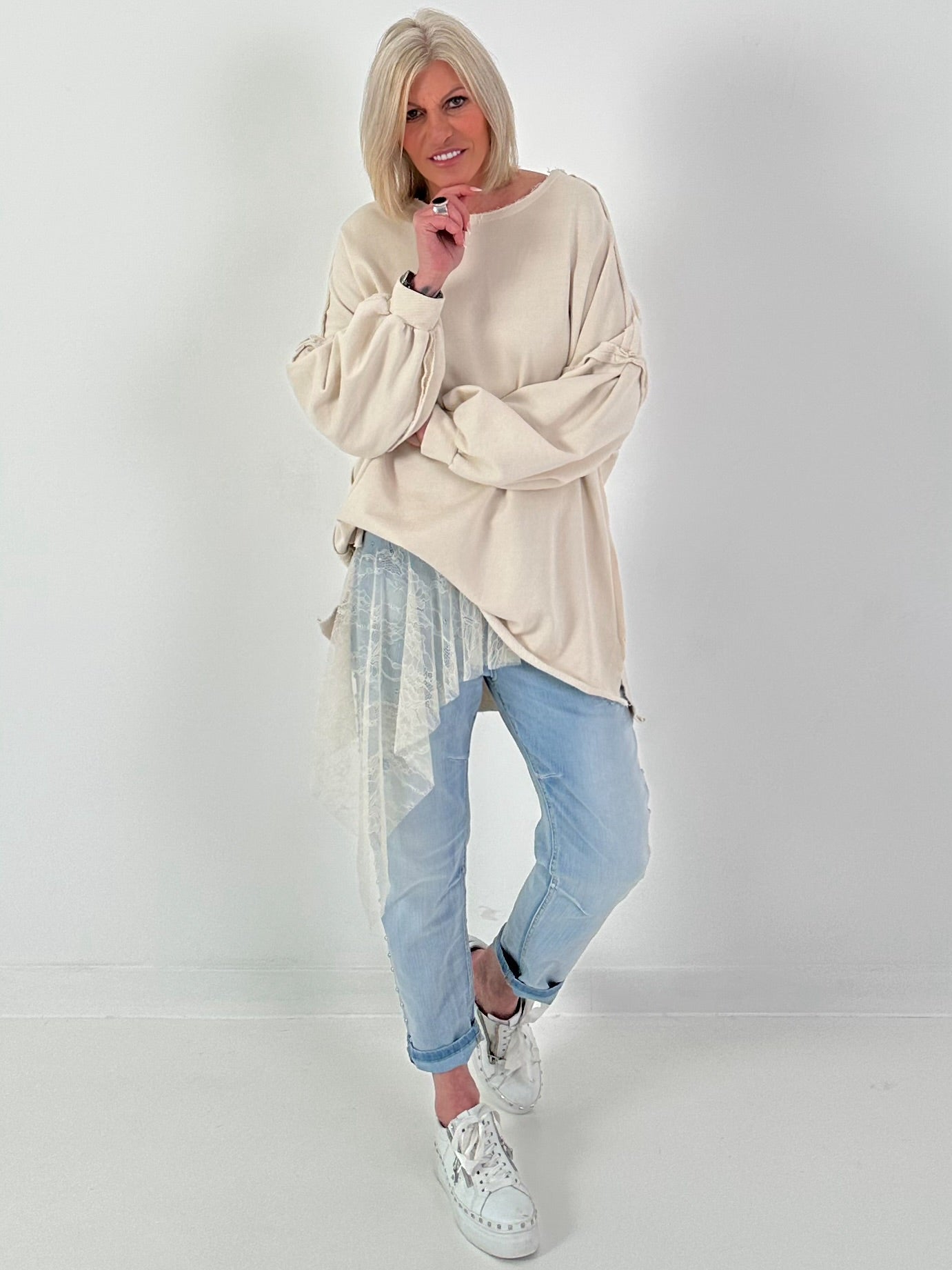 Boyfriend Jeans mit silbernen Nieten - light-denim