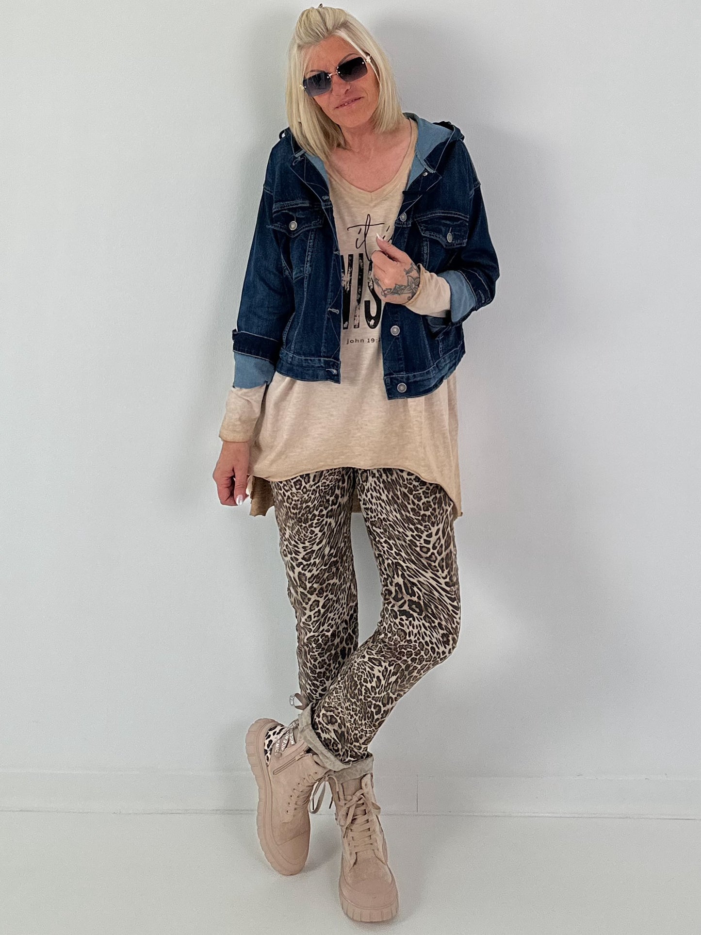 Hose mit elastischem Bund und Leo-Print - leo-taupe