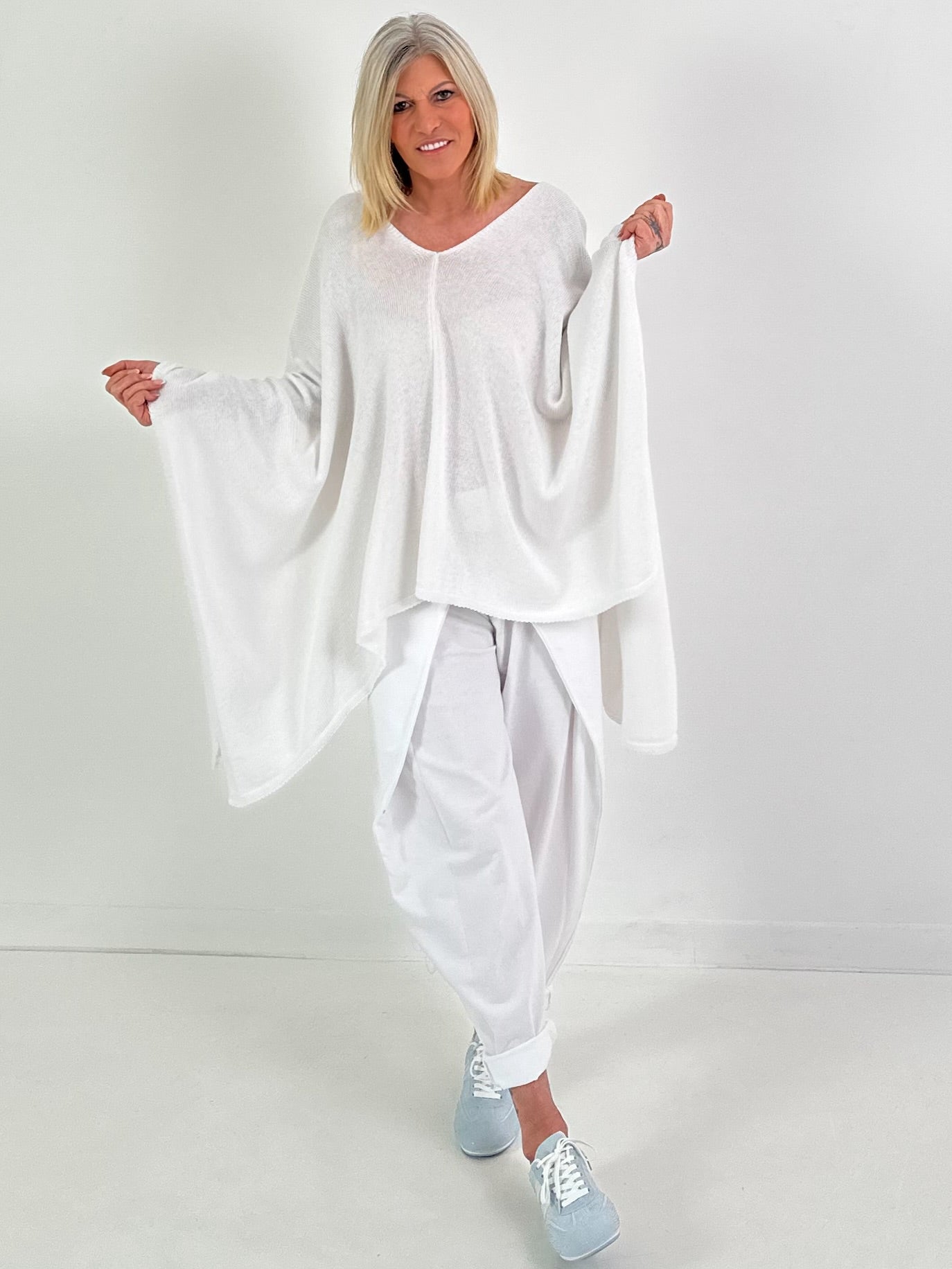 Oversized Sommerstrick Poncho - weiss