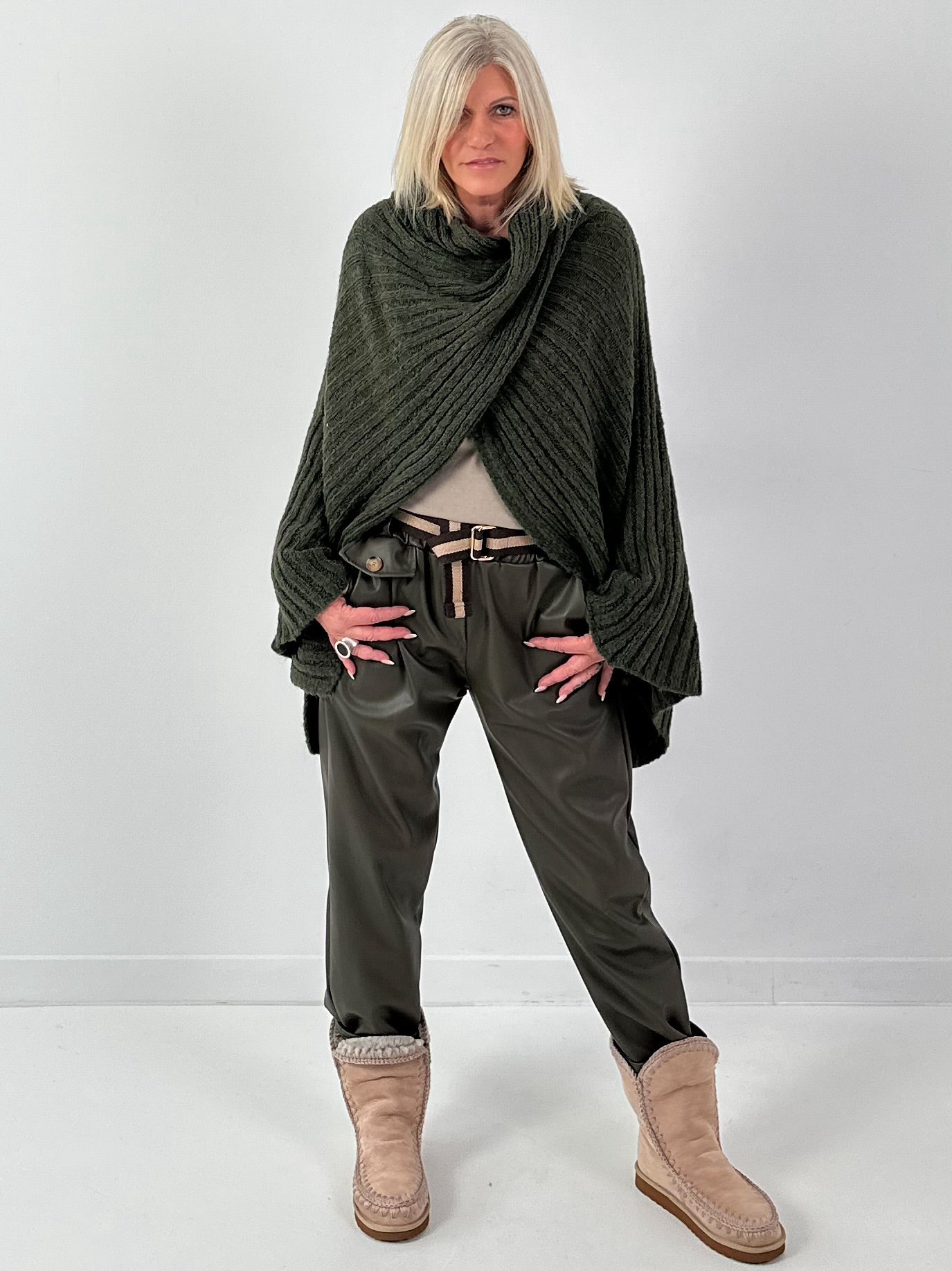 Poncho sweater model "Soul Warmer" - olive