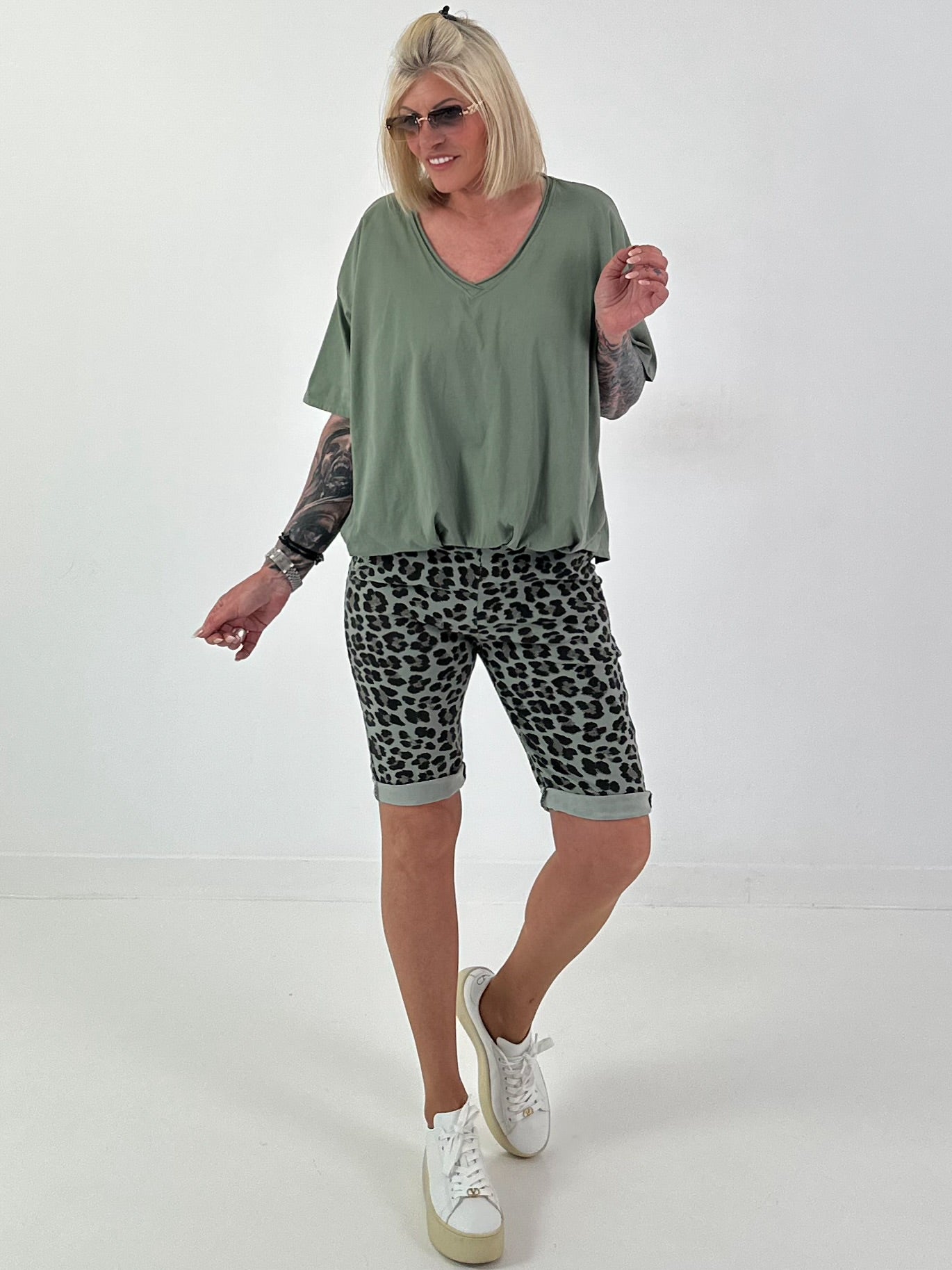 T-Shirt  mit gerafftem Saum - khaki