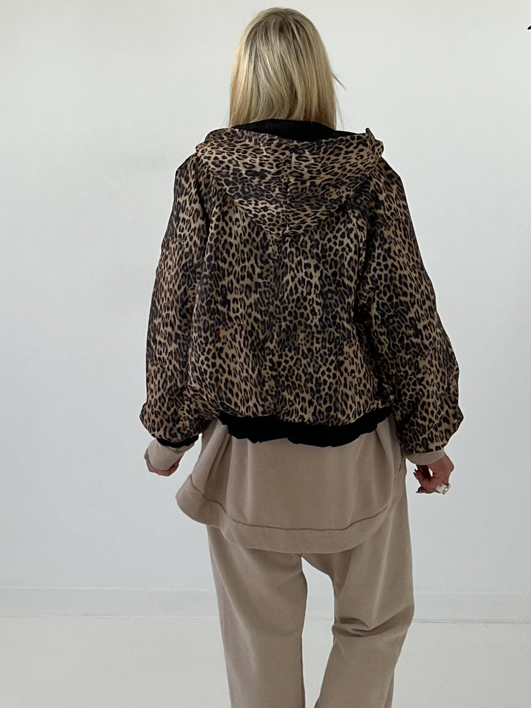 2 in 1 Jacke mit Leo-Print - schwarz