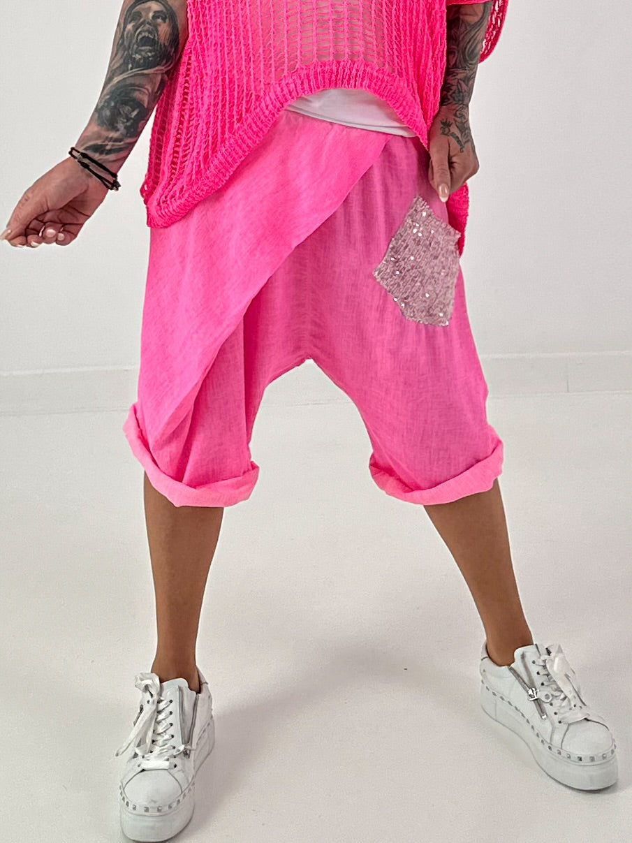 Kurze Leinen Baggy mit Überwurf und Paillettendetails - neonpink
