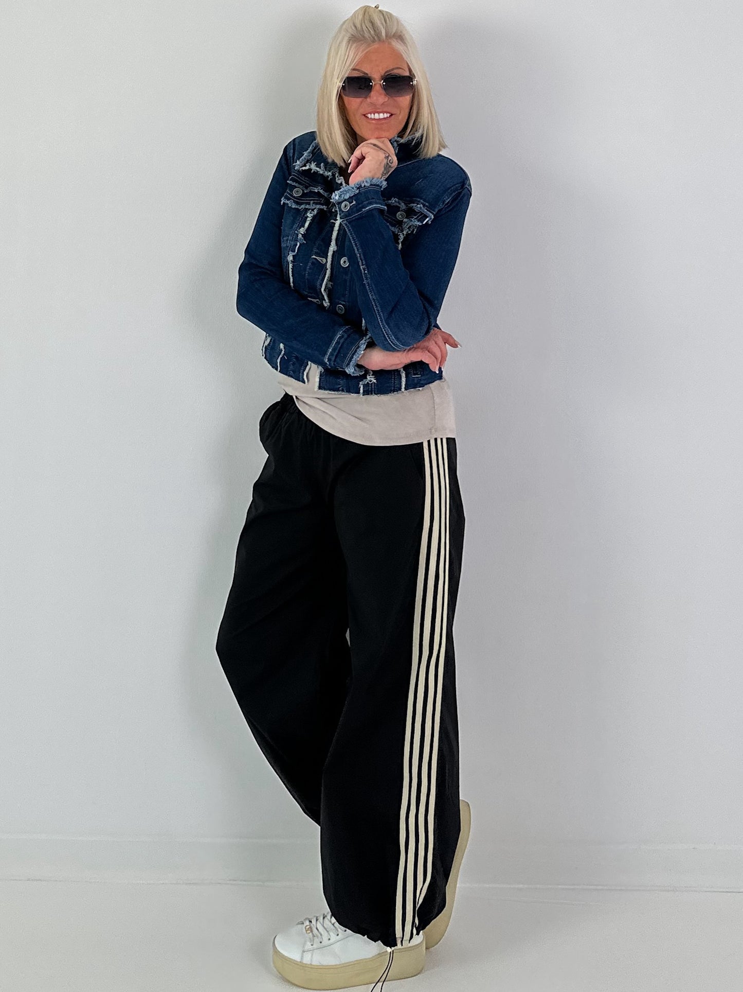 Pants with elastic waist - black
